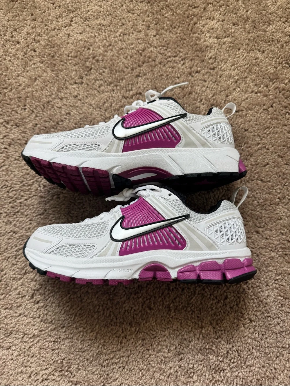 NEW Nike Vomero 5 Women's 7.5 Youth 6 Pink/Black/Silver Sneaker HF6998-102 Sport